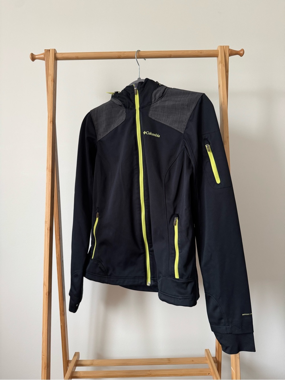 Columbia Black Jacket Omini Shield, Size M